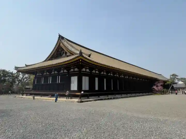 蓮華王院(三十三間堂)の{uncategorized: "未分類", other: "その他", undefined: "問題あり", building: "その他建物", grave: "お墓", sacred_gate: "鳥居", guardian: "狛犬", statue: "像", buddha: "仏像", history: "歴史", nature: "自然", garden: "庭園", animal: "動物", pagoda: "塔", temizu: "手水舎", mountain_gate: "山門・神門", sanctuary: "本殿・本堂", subordinate: "末社・摂社", art: "芸術", scenery: "景色", jizo: "地蔵", ema: "絵馬", goshuin: "御朱印", omikuji: "おみくじ", items: "授与品その他", amulet: "お守り", goshuincho: "御朱印帳", eats: "食事", festival: "お祭り", votive_dance: "神楽", shichigosan: "七五三参", wedding: "結婚式", experience: "体験その他", initially: "初詣", around: "周辺", anti_infection: "感染症対策"}