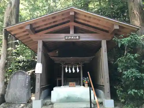 宝登山神社の末社