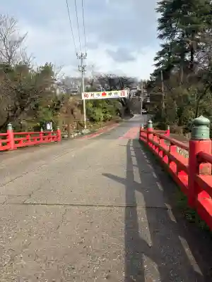 射水神社の{uncategorized: "未分類", other: "その他", undefined: "問題あり", building: "その他建物", grave: "お墓", sacred_gate: "鳥居", guardian: "狛犬", statue: "像", buddha: "仏像", history: "歴史", nature: "自然", garden: "庭園", animal: "動物", pagoda: "塔", temizu: "手水舎", mountain_gate: "山門・神門", sanctuary: "本殿・本堂", subordinate: "末社・摂社", art: "芸術", scenery: "景色", jizo: "地蔵", ema: "絵馬", goshuin: "御朱印", omikuji: "おみくじ", items: "授与品その他", amulet: "お守り", goshuincho: "御朱印帳", eats: "食事", festival: "お祭り", votive_dance: "神楽", shichigosan: "七五三参", wedding: "結婚式", experience: "体験その他", initially: "初詣", around: "周辺", anti_infection: "感染症対策"}