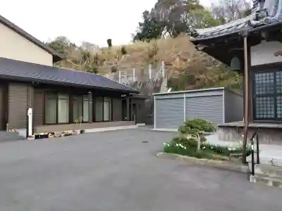 梅津寺の{uncategorized: "未分類", other: "その他", undefined: "問題あり", building: "その他建物", grave: "お墓", sacred_gate: "鳥居", guardian: "狛犬", statue: "像", buddha: "仏像", history: "歴史", nature: "自然", garden: "庭園", animal: "動物", pagoda: "塔", temizu: "手水舎", mountain_gate: "山門・神門", sanctuary: "本殿・本堂", subordinate: "末社・摂社", art: "芸術", scenery: "景色", jizo: "地蔵", ema: "絵馬", goshuin: "御朱印", omikuji: "おみくじ", items: "授与品その他", amulet: "お守り", goshuincho: "御朱印帳", eats: "食事", festival: "お祭り", votive_dance: "神楽", shichigosan: "七五三参", wedding: "結婚式", experience: "体験その他", initially: "初詣", around: "周辺", anti_infection: "感染症対策"}