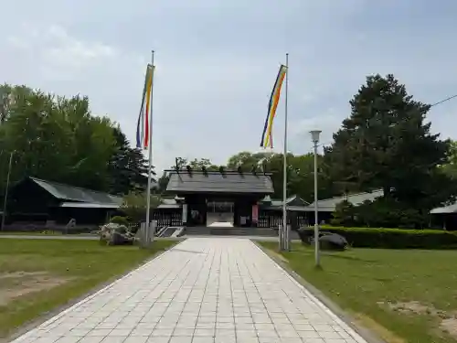 札幌護國神社の{uncategorized: "未分類", other: "その他", undefined: "問題あり", building: "その他建物", grave: "お墓", sacred_gate: "鳥居", guardian: "狛犬", statue: "像", buddha: "仏像", history: "歴史", nature: "自然", garden: "庭園", animal: "動物", pagoda: "塔", temizu: "手水舎", mountain_gate: "山門・神門", sanctuary: "本殿・本堂", subordinate: "末社・摂社", art: "芸術", scenery: "景色", jizo: "地蔵", ema: "絵馬", goshuin: "御朱印", omikuji: "おみくじ", items: "授与品その他", amulet: "お守り", goshuincho: "御朱印帳", eats: "食事", festival: "お祭り", votive_dance: "神楽", shichigosan: "七五三参", wedding: "結婚式", experience: "体験その他", initially: "初詣", around: "周辺", anti_infection: "感染症対策"}