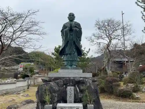 立泉寺の{uncategorized: "未分類", other: "その他", undefined: "問題あり", building: "その他建物", grave: "お墓", sacred_gate: "鳥居", guardian: "狛犬", statue: "像", buddha: "仏像", history: "歴史", nature: "自然", garden: "庭園", animal: "動物", pagoda: "塔", temizu: "手水舎", mountain_gate: "山門・神門", sanctuary: "本殿・本堂", subordinate: "末社・摂社", art: "芸術", scenery: "景色", jizo: "地蔵", ema: "絵馬", goshuin: "御朱印", omikuji: "おみくじ", items: "授与品その他", amulet: "お守り", goshuincho: "御朱印帳", eats: "食事", festival: "お祭り", votive_dance: "神楽", shichigosan: "七五三参", wedding: "結婚式", experience: "体験その他", initially: "初詣", around: "周辺", anti_infection: "感染症対策"}
