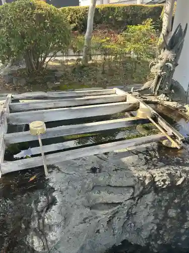 三條神社の{uncategorized: "未分類", other: "その他", undefined: "問題あり", building: "その他建物", grave: "お墓", sacred_gate: "鳥居", guardian: "狛犬", statue: "像", buddha: "仏像", history: "歴史", nature: "自然", garden: "庭園", animal: "動物", pagoda: "塔", temizu: "手水舎", mountain_gate: "山門・神門", sanctuary: "本殿・本堂", subordinate: "末社・摂社", art: "芸術", scenery: "景色", jizo: "地蔵", ema: "絵馬", goshuin: "御朱印", omikuji: "おみくじ", items: "授与品その他", amulet: "お守り", goshuincho: "御朱印帳", eats: "食事", festival: "お祭り", votive_dance: "神楽", shichigosan: "七五三参", wedding: "結婚式", experience: "体験その他", initially: "初詣", around: "周辺", anti_infection: "感染症対策"}