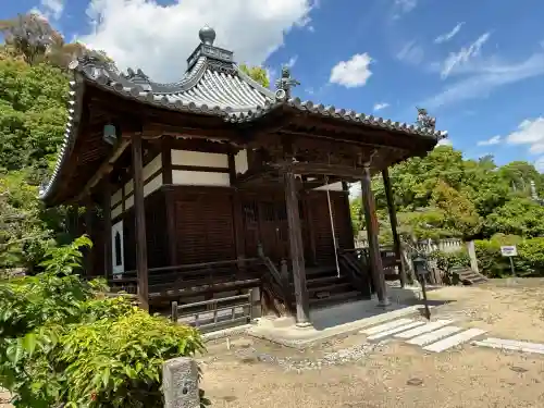 叡福寺の{uncategorized: "未分類", other: "その他", undefined: "問題あり", building: "その他建物", grave: "お墓", sacred_gate: "鳥居", guardian: "狛犬", statue: "像", buddha: "仏像", history: "歴史", nature: "自然", garden: "庭園", animal: "動物", pagoda: "塔", temizu: "手水舎", mountain_gate: "山門・神門", sanctuary: "本殿・本堂", subordinate: "末社・摂社", art: "芸術", scenery: "景色", jizo: "地蔵", ema: "絵馬", goshuin: "御朱印", omikuji: "おみくじ", items: "授与品その他", amulet: "お守り", goshuincho: "御朱印帳", eats: "食事", festival: "お祭り", votive_dance: "神楽", shichigosan: "七五三参", wedding: "結婚式", experience: "体験その他", initially: "初詣", around: "周辺", anti_infection: "感染症対策"}