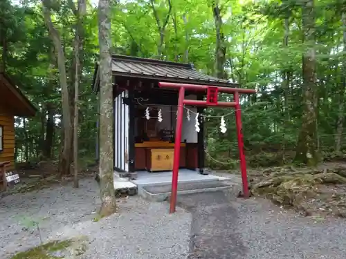 新屋山神社の末社