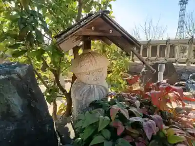 無量寺の{uncategorized: "未分類", other: "その他", undefined: "問題あり", building: "その他建物", grave: "お墓", sacred_gate: "鳥居", guardian: "狛犬", statue: "像", buddha: "仏像", history: "歴史", nature: "自然", garden: "庭園", animal: "動物", pagoda: "塔", temizu: "手水舎", mountain_gate: "山門・神門", sanctuary: "本殿・本堂", subordinate: "末社・摂社", art: "芸術", scenery: "景色", jizo: "地蔵", ema: "絵馬", goshuin: "御朱印", omikuji: "おみくじ", items: "授与品その他", amulet: "お守り", goshuincho: "御朱印帳", eats: "食事", festival: "お祭り", votive_dance: "神楽", shichigosan: "七五三参", wedding: "結婚式", experience: "体験その他", initially: "初詣", around: "周辺", anti_infection: "感染症対策"}
