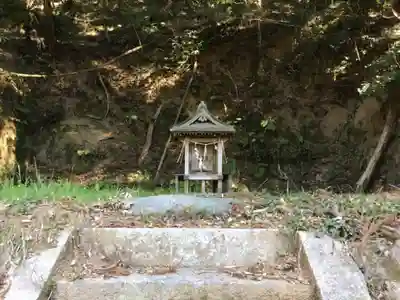 佐波々地祇神社の末社・摂社