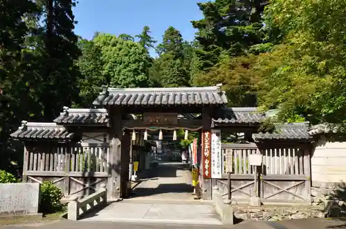 白峯寺の山門