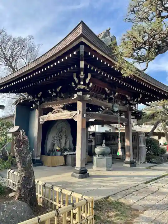 萬満寺の{uncategorized: "未分類", other: "その他", undefined: "問題あり", building: "その他建物", grave: "お墓", sacred_gate: "鳥居", guardian: "狛犬", statue: "像", buddha: "仏像", history: "歴史", nature: "自然", garden: "庭園", animal: "動物", pagoda: "塔", temizu: "手水舎", mountain_gate: "山門・神門", sanctuary: "本殿・本堂", subordinate: "末社・摂社", art: "芸術", scenery: "景色", jizo: "地蔵", ema: "絵馬", goshuin: "御朱印", omikuji: "おみくじ", items: "授与品その他", amulet: "お守り", goshuincho: "御朱印帳", eats: "食事", festival: "お祭り", votive_dance: "神楽", shichigosan: "七五三参", wedding: "結婚式", experience: "体験その他", initially: "初詣", around: "周辺", anti_infection: "感染症対策"}