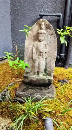 陽運寺の像