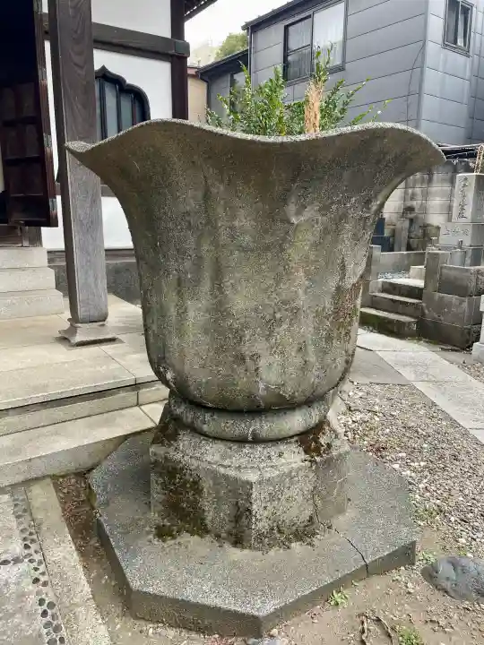 本寿寺の{uncategorized: "未分類", other: "その他", undefined: "問題あり", building: "その他建物", grave: "お墓", sacred_gate: "鳥居", guardian: "狛犬", statue: "像", buddha: "仏像", history: "歴史", nature: "自然", garden: "庭園", animal: "動物", pagoda: "塔", temizu: "手水舎", mountain_gate: "山門・神門", sanctuary: "本殿・本堂", subordinate: "末社・摂社", art: "芸術", scenery: "景色", jizo: "地蔵", ema: "絵馬", goshuin: "御朱印", omikuji: "おみくじ", items: "授与品その他", amulet: "お守り", goshuincho: "御朱印帳", eats: "食事", festival: "お祭り", votive_dance: "神楽", shichigosan: "七五三参", wedding: "結婚式", experience: "体験その他", initially: "初詣", around: "周辺", anti_infection: "感染症対策"}