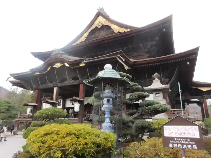 善光寺の本殿・本堂