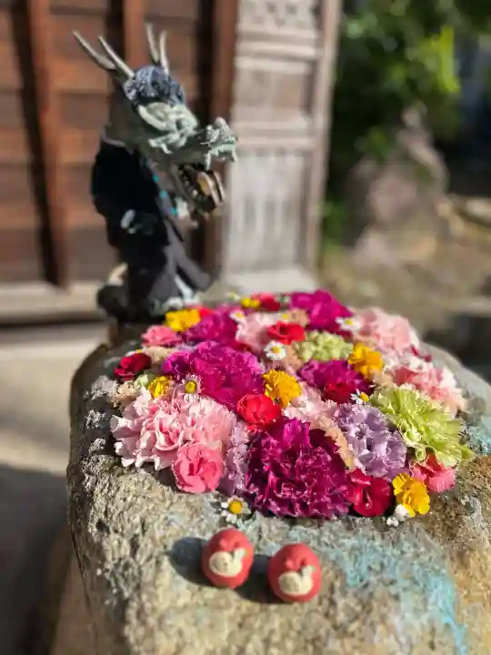 御井神社の{uncategorized: "未分類", other: "その他", undefined: "問題あり", building: "その他建物", grave: "お墓", sacred_gate: "鳥居", guardian: "狛犬", statue: "像", buddha: "仏像", history: "歴史", nature: "自然", garden: "庭園", animal: "動物", pagoda: "塔", temizu: "手水舎", mountain_gate: "山門・神門", sanctuary: "本殿・本堂", subordinate: "末社・摂社", art: "芸術", scenery: "景色", jizo: "地蔵", ema: "絵馬", goshuin: "御朱印", omikuji: "おみくじ", items: "授与品その他", amulet: "お守り", goshuincho: "御朱印帳", eats: "食事", festival: "お祭り", votive_dance: "神楽", shichigosan: "七五三参", wedding: "結婚式", experience: "体験その他", initially: "初詣", around: "周辺", anti_infection: "感染症対策"}