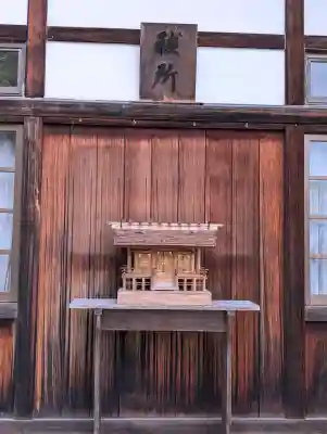 射水神社の{uncategorized: "未分類", other: "その他", undefined: "問題あり", building: "その他建物", grave: "お墓", sacred_gate: "鳥居", guardian: "狛犬", statue: "像", buddha: "仏像", history: "歴史", nature: "自然", garden: "庭園", animal: "動物", pagoda: "塔", temizu: "手水舎", mountain_gate: "山門・神門", sanctuary: "本殿・本堂", subordinate: "末社・摂社", art: "芸術", scenery: "景色", jizo: "地蔵", ema: "絵馬", goshuin: "御朱印", omikuji: "おみくじ", items: "授与品その他", amulet: "お守り", goshuincho: "御朱印帳", eats: "食事", festival: "お祭り", votive_dance: "神楽", shichigosan: "七五三参", wedding: "結婚式", experience: "体験その他", initially: "初詣", around: "周辺", anti_infection: "感染症対策"}