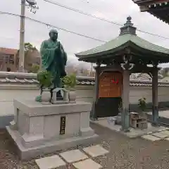 上行寺の像