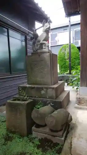 明徳稲荷神社の狛犬