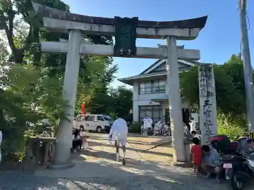 衣手神社の{uncategorized: "未分類", other: "その他", undefined: "問題あり", building: "その他建物", grave: "お墓", sacred_gate: "鳥居", guardian: "狛犬", statue: "像", buddha: "仏像", history: "歴史", nature: "自然", garden: "庭園", animal: "動物", pagoda: "塔", temizu: "手水舎", mountain_gate: "山門・神門", sanctuary: "本殿・本堂", subordinate: "末社・摂社", art: "芸術", scenery: "景色", jizo: "地蔵", ema: "絵馬", goshuin: "御朱印", omikuji: "おみくじ", items: "授与品その他", amulet: "お守り", goshuincho: "御朱印帳", eats: "食事", festival: "お祭り", votive_dance: "神楽", shichigosan: "七五三参", wedding: "結婚式", experience: "体験その他", initially: "初詣", around: "周辺", anti_infection: "感染症対策"}