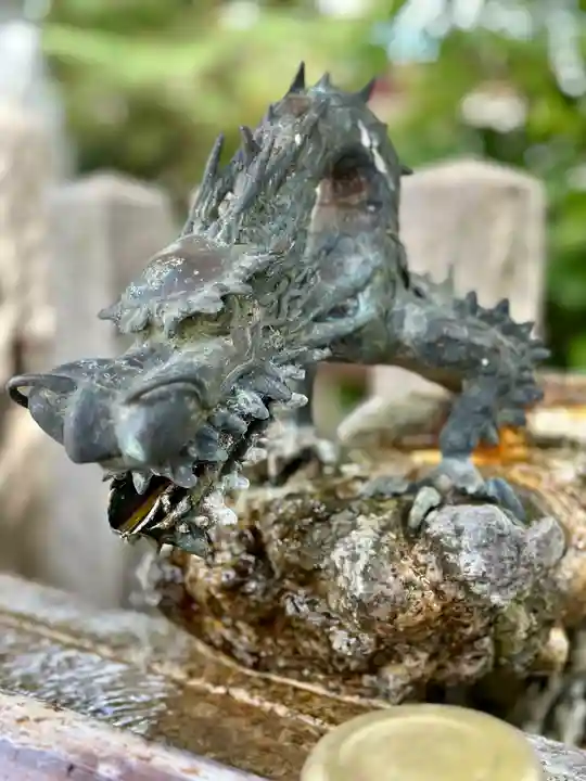 夜疑神社の手水舎