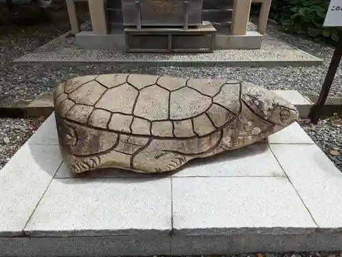 源太夫神社（八剱神社境内社）の像