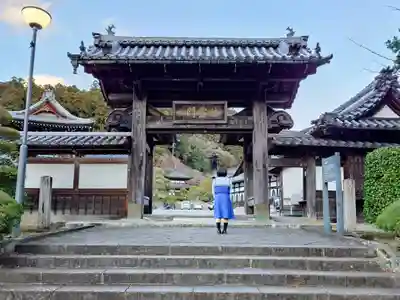久遠寺の山門・神門