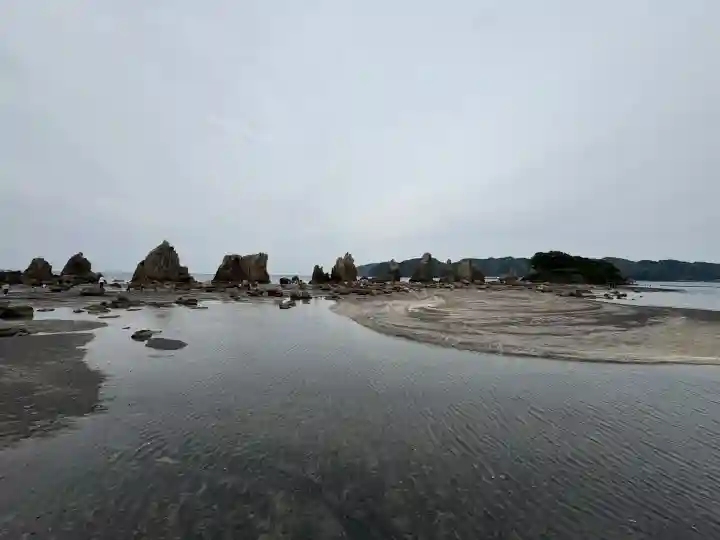 熊野速玉大社の{uncategorized: "未分類", other: "その他", undefined: "問題あり", building: "その他建物", grave: "お墓", sacred_gate: "鳥居", guardian: "狛犬", statue: "像", buddha: "仏像", history: "歴史", nature: "自然", garden: "庭園", animal: "動物", pagoda: "塔", temizu: "手水舎", mountain_gate: "山門・神門", sanctuary: "本殿・本堂", subordinate: "末社・摂社", art: "芸術", scenery: "景色", jizo: "地蔵", ema: "絵馬", goshuin: "御朱印", omikuji: "おみくじ", items: "授与品その他", amulet: "お守り", goshuincho: "御朱印帳", eats: "食事", festival: "お祭り", votive_dance: "神楽", shichigosan: "七五三参", wedding: "結婚式", experience: "体験その他", initially: "初詣", around: "周辺", anti_infection: "感染症対策"}