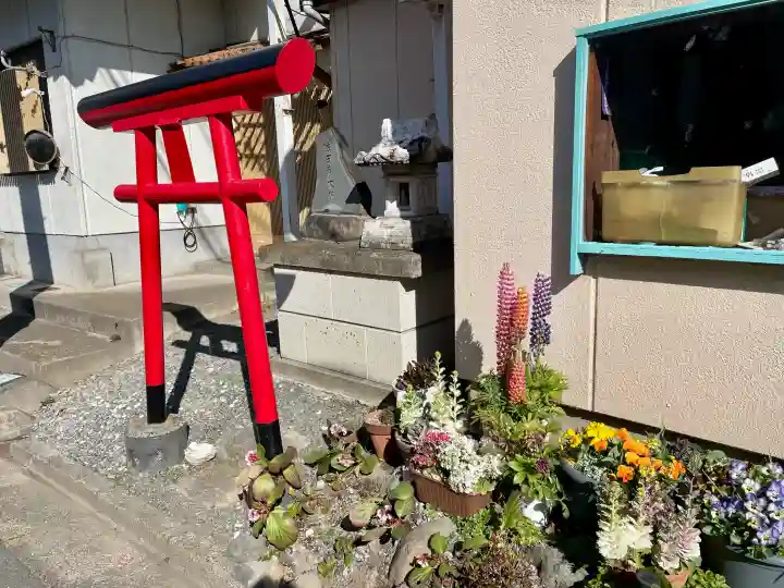 猿田彦大神・稲荷社の{uncategorized: "未分類", other: "その他", undefined: "問題あり", building: "その他建物", grave: "お墓", sacred_gate: "鳥居", guardian: "狛犬", statue: "像", buddha: "仏像", history: "歴史", nature: "自然", garden: "庭園", animal: "動物", pagoda: "塔", temizu: "手水舎", mountain_gate: "山門・神門", sanctuary: "本殿・本堂", subordinate: "末社・摂社", art: "芸術", scenery: "景色", jizo: "地蔵", ema: "絵馬", goshuin: "御朱印", omikuji: "おみくじ", items: "授与品その他", amulet: "お守り", goshuincho: "御朱印帳", eats: "食事", festival: "お祭り", votive_dance: "神楽", shichigosan: "七五三参", wedding: "結婚式", experience: "体験その他", initially: "初詣", around: "周辺", anti_infection: "感染症対策"}