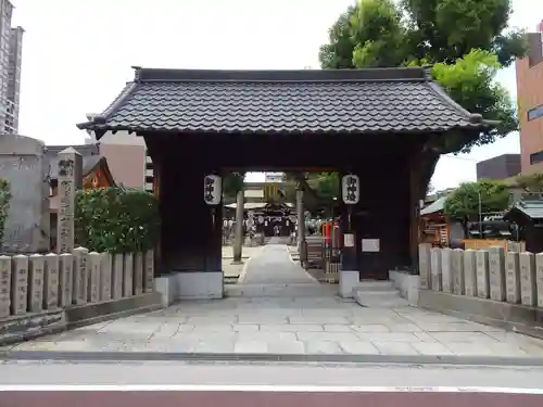 阿遅速雄神社の山門