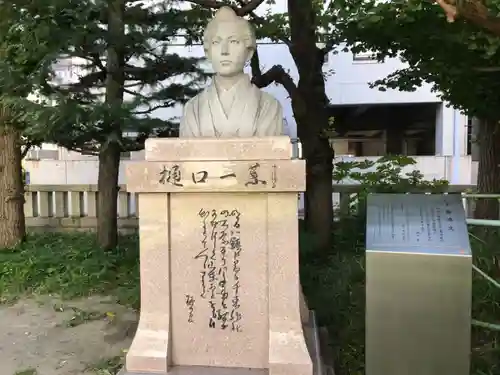 千束稲荷神社の像