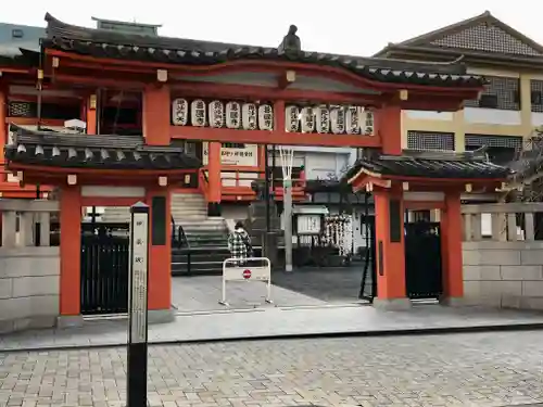 善國寺の山門・神門