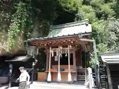 銭洗弁財天宇賀福神社の本殿