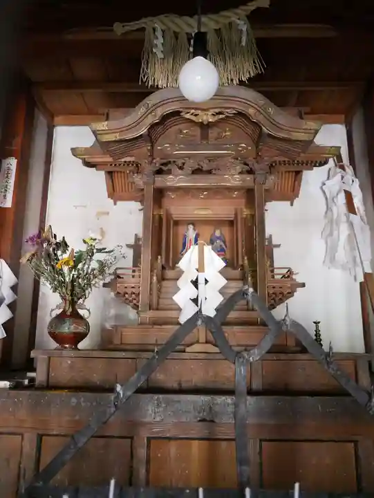 穴地十二大明神の本殿・本堂