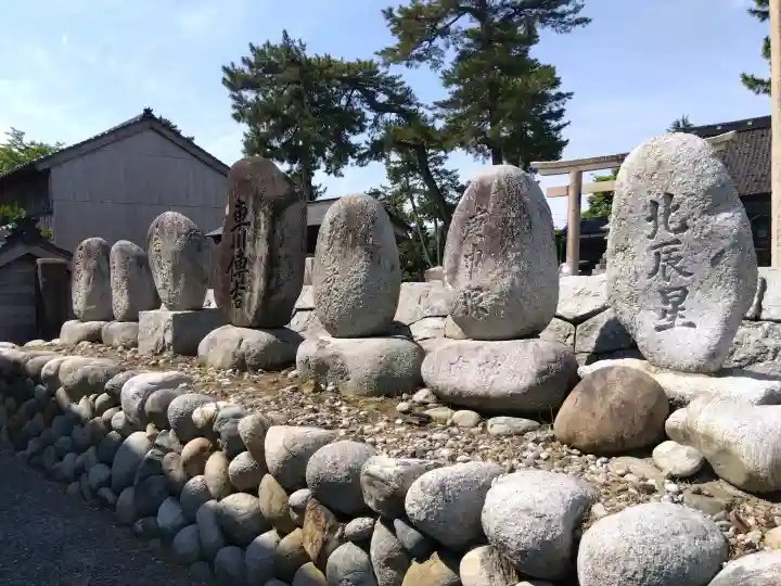 加積雪嶋神社の{uncategorized: "未分類", other: "その他", undefined: "問題あり", building: "その他建物", grave: "お墓", sacred_gate: "鳥居", guardian: "狛犬", statue: "像", buddha: "仏像", history: "歴史", nature: "自然", garden: "庭園", animal: "動物", pagoda: "塔", temizu: "手水舎", mountain_gate: "山門・神門", sanctuary: "本殿・本堂", subordinate: "末社・摂社", art: "芸術", scenery: "景色", jizo: "地蔵", ema: "絵馬", goshuin: "御朱印", omikuji: "おみくじ", items: "授与品その他", amulet: "お守り", goshuincho: "御朱印帳", eats: "食事", festival: "お祭り", votive_dance: "神楽", shichigosan: "七五三参", wedding: "結婚式", experience: "体験その他", initially: "初詣", around: "周辺", anti_infection: "感染症対策"}