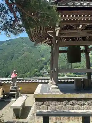 温泉寺の{uncategorized: "未分類", other: "その他", undefined: "問題あり", building: "その他建物", grave: "お墓", sacred_gate: "鳥居", guardian: "狛犬", statue: "像", buddha: "仏像", history: "歴史", nature: "自然", garden: "庭園", animal: "動物", pagoda: "塔", temizu: "手水舎", mountain_gate: "山門・神門", sanctuary: "本殿・本堂", subordinate: "末社・摂社", art: "芸術", scenery: "景色", jizo: "地蔵", ema: "絵馬", goshuin: "御朱印", omikuji: "おみくじ", items: "授与品その他", amulet: "お守り", goshuincho: "御朱印帳", eats: "食事", festival: "お祭り", votive_dance: "神楽", shichigosan: "七五三参", wedding: "結婚式", experience: "体験その他", initially: "初詣", around: "周辺", anti_infection: "感染症対策"}