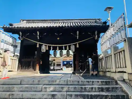 岡山神社の山門