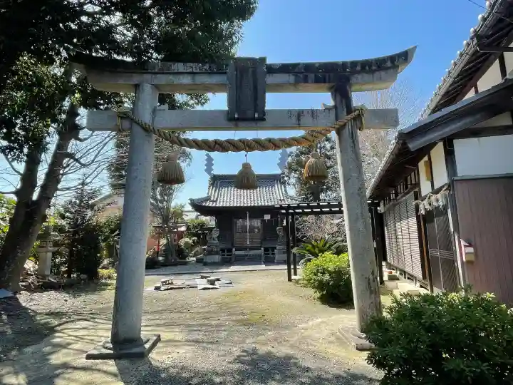春日神社(飯)の{uncategorized: "未分類", other: "その他", undefined: "問題あり", building: "その他建物", grave: "お墓", sacred_gate: "鳥居", guardian: "狛犬", statue: "像", buddha: "仏像", history: "歴史", nature: "自然", garden: "庭園", animal: "動物", pagoda: "塔", temizu: "手水舎", mountain_gate: "山門・神門", sanctuary: "本殿・本堂", subordinate: "末社・摂社", art: "芸術", scenery: "景色", jizo: "地蔵", ema: "絵馬", goshuin: "御朱印", omikuji: "おみくじ", items: "授与品その他", amulet: "お守り", goshuincho: "御朱印帳", eats: "食事", festival: "お祭り", votive_dance: "神楽", shichigosan: "七五三参", wedding: "結婚式", experience: "体験その他", initially: "初詣", around: "周辺", anti_infection: "感染症対策"}