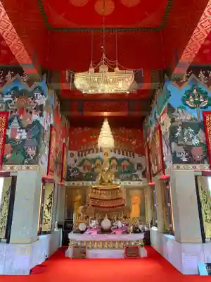 ワットパクナム日本別院の仏像