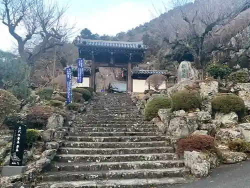 身延山 本行坊の山門