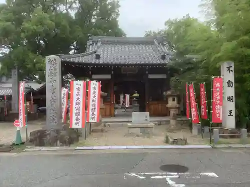 寳珠院（常楽寺）の山門