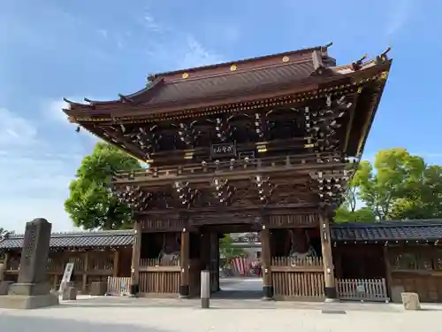 西新井大師総持寺の山門・神門