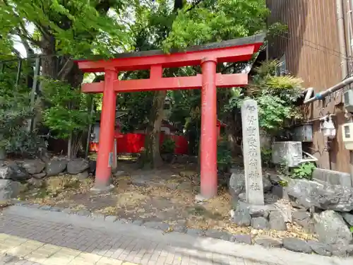 伊勢豊受稲荷神社の鳥居