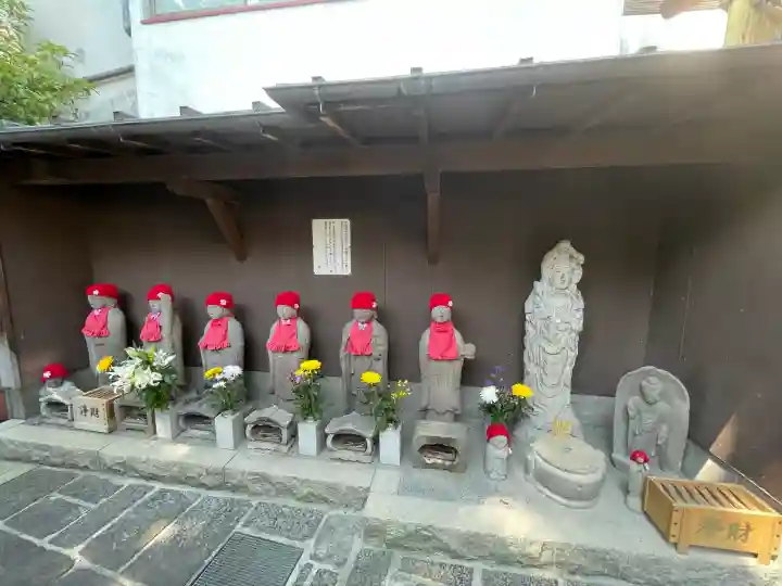 弘明寺の{uncategorized: "未分類", other: "その他", undefined: "問題あり", building: "その他建物", grave: "お墓", sacred_gate: "鳥居", guardian: "狛犬", statue: "像", buddha: "仏像", history: "歴史", nature: "自然", garden: "庭園", animal: "動物", pagoda: "塔", temizu: "手水舎", mountain_gate: "山門・神門", sanctuary: "本殿・本堂", subordinate: "末社・摂社", art: "芸術", scenery: "景色", jizo: "地蔵", ema: "絵馬", goshuin: "御朱印", omikuji: "おみくじ", items: "授与品その他", amulet: "お守り", goshuincho: "御朱印帳", eats: "食事", festival: "お祭り", votive_dance: "神楽", shichigosan: "七五三参", wedding: "結婚式", experience: "体験その他", initially: "初詣", around: "周辺", anti_infection: "感染症対策"}