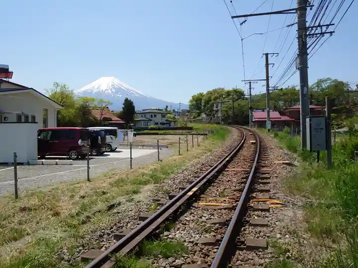 新倉富士浅間神社の周辺