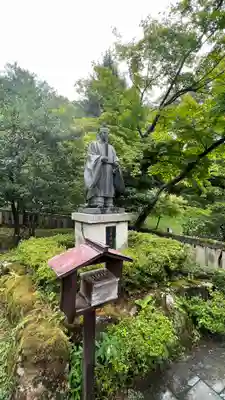 意冨布良神社の像