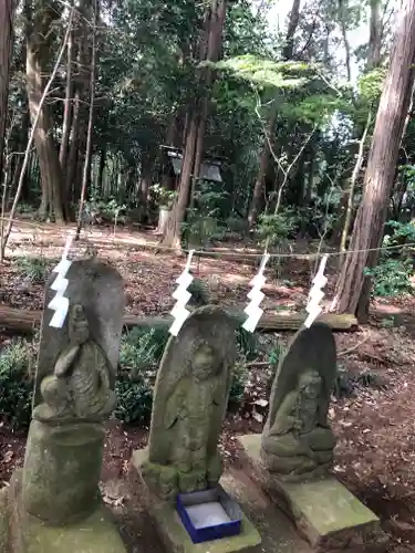 弓田香取神社の像