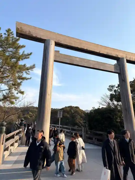 伊勢神宮内宮(皇大神宮)の{uncategorized: "未分類", other: "その他", undefined: "問題あり", building: "その他建物", grave: "お墓", sacred_gate: "鳥居", guardian: "狛犬", statue: "像", buddha: "仏像", history: "歴史", nature: "自然", garden: "庭園", animal: "動物", pagoda: "塔", temizu: "手水舎", mountain_gate: "山門・神門", sanctuary: "本殿・本堂", subordinate: "末社・摂社", art: "芸術", scenery: "景色", jizo: "地蔵", ema: "絵馬", goshuin: "御朱印", omikuji: "おみくじ", items: "授与品その他", amulet: "お守り", goshuincho: "御朱印帳", eats: "食事", festival: "お祭り", votive_dance: "神楽", shichigosan: "七五三参", wedding: "結婚式", experience: "体験その他", initially: "初詣", around: "周辺", anti_infection: "感染症対策"}