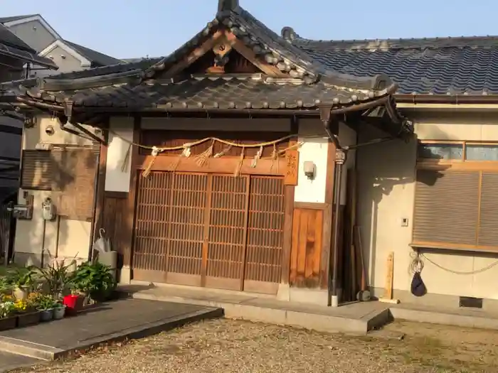 穴太神社の建物その他