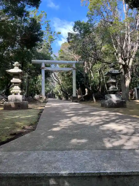 下立松原神社の{uncategorized: "未分類", other: "その他", undefined: "問題あり", building: "その他建物", grave: "お墓", sacred_gate: "鳥居", guardian: "狛犬", statue: "像", buddha: "仏像", history: "歴史", nature: "自然", garden: "庭園", animal: "動物", pagoda: "塔", temizu: "手水舎", mountain_gate: "山門・神門", sanctuary: "本殿・本堂", subordinate: "末社・摂社", art: "芸術", scenery: "景色", jizo: "地蔵", ema: "絵馬", goshuin: "御朱印", omikuji: "おみくじ", items: "授与品その他", amulet: "お守り", goshuincho: "御朱印帳", eats: "食事", festival: "お祭り", votive_dance: "神楽", shichigosan: "七五三参", wedding: "結婚式", experience: "体験その他", initially: "初詣", around: "周辺", anti_infection: "感染症対策"}