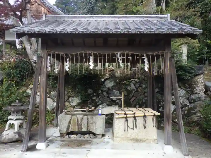 平岡八幡宮の手水舎