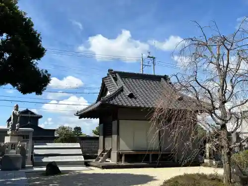高徳寺の{uncategorized: "未分類", other: "その他", undefined: "問題あり", building: "その他建物", grave: "お墓", sacred_gate: "鳥居", guardian: "狛犬", statue: "像", buddha: "仏像", history: "歴史", nature: "自然", garden: "庭園", animal: "動物", pagoda: "塔", temizu: "手水舎", mountain_gate: "山門・神門", sanctuary: "本殿・本堂", subordinate: "末社・摂社", art: "芸術", scenery: "景色", jizo: "地蔵", ema: "絵馬", goshuin: "御朱印", omikuji: "おみくじ", items: "授与品その他", amulet: "お守り", goshuincho: "御朱印帳", eats: "食事", festival: "お祭り", votive_dance: "神楽", shichigosan: "七五三参", wedding: "結婚式", experience: "体験その他", initially: "初詣", around: "周辺", anti_infection: "感染症対策"}