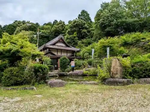 曽野稲荷神社の庭園